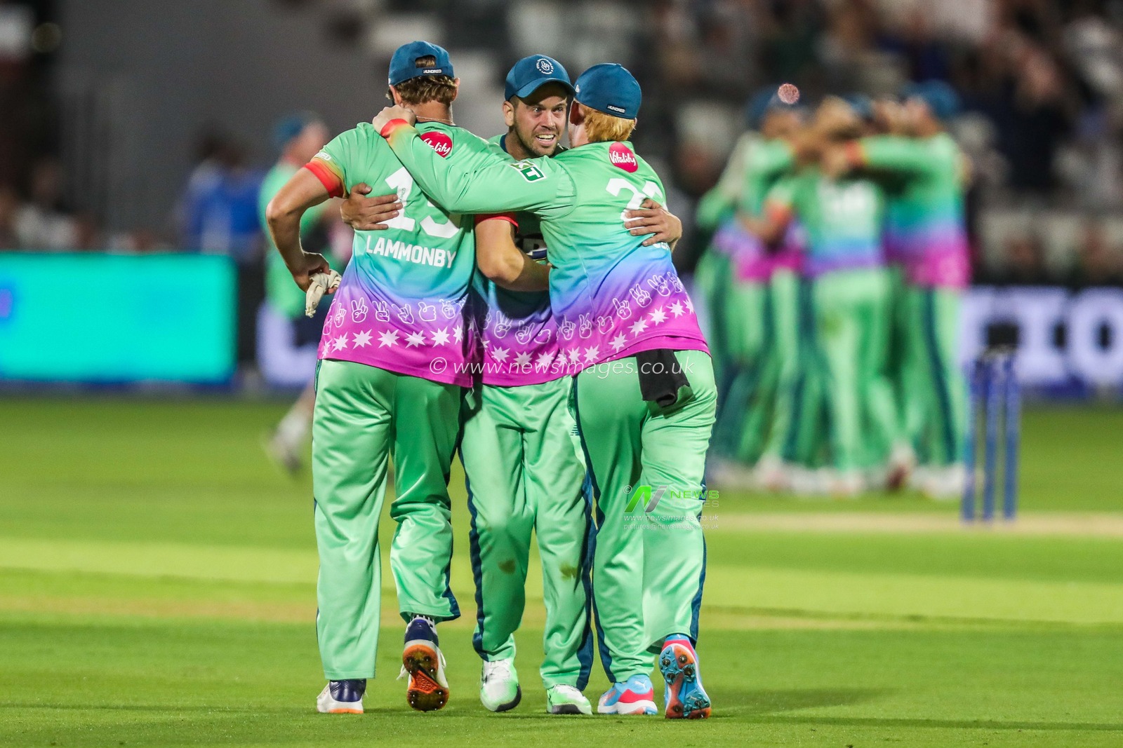 Oval Invincibles celebrate winning Th Hundred following the The Hundred match Oval Invincibles vs Southern Brave at The Kia Oval, London, United Kingdom, 8th August 2024

(Photo by Izzy Poles/News Images)