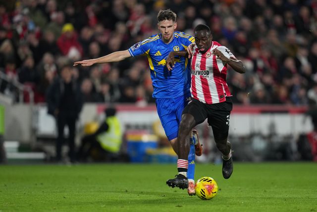 Michael Kayode of Brentford and Anton Stach of Leeds United during the Premier League match Brentford vs Leeds United at The Gtech Community Stadium, London, United Kingdom, 14th December 2025

(Photo by Harvey Murphy/News Images)

*** GER AUT SUI OUT ***