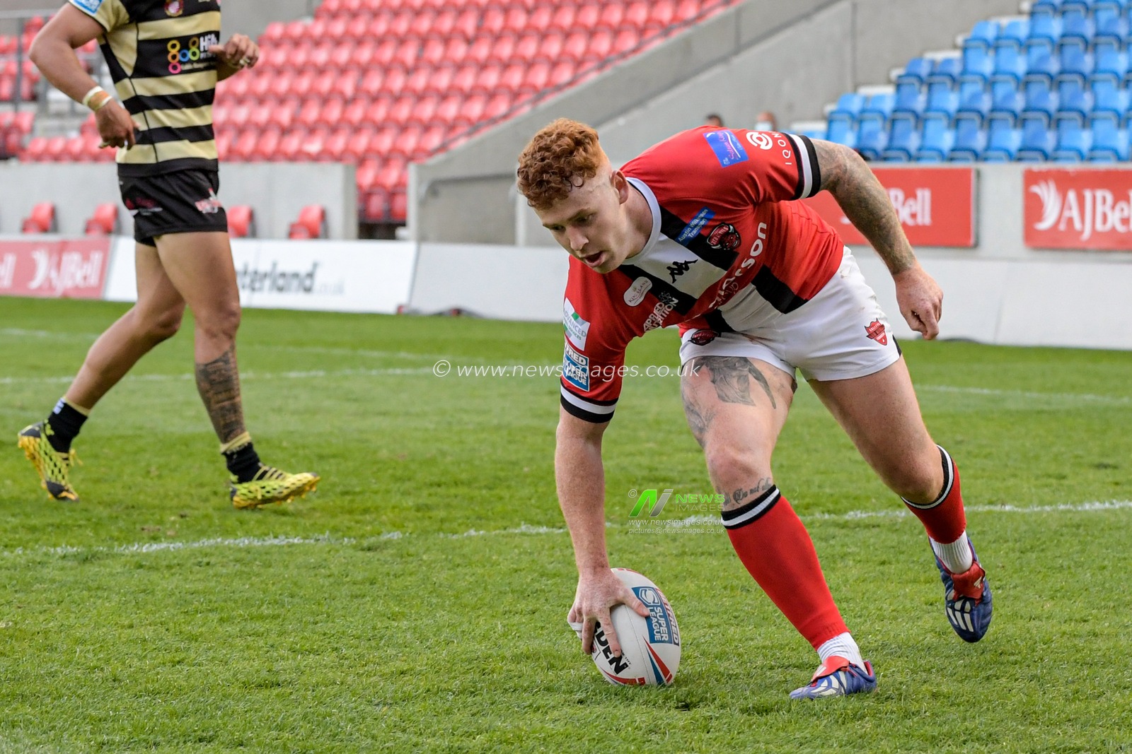 Harvey Livett (20) of Salford Red Devils goes over for a try to make it 32-8