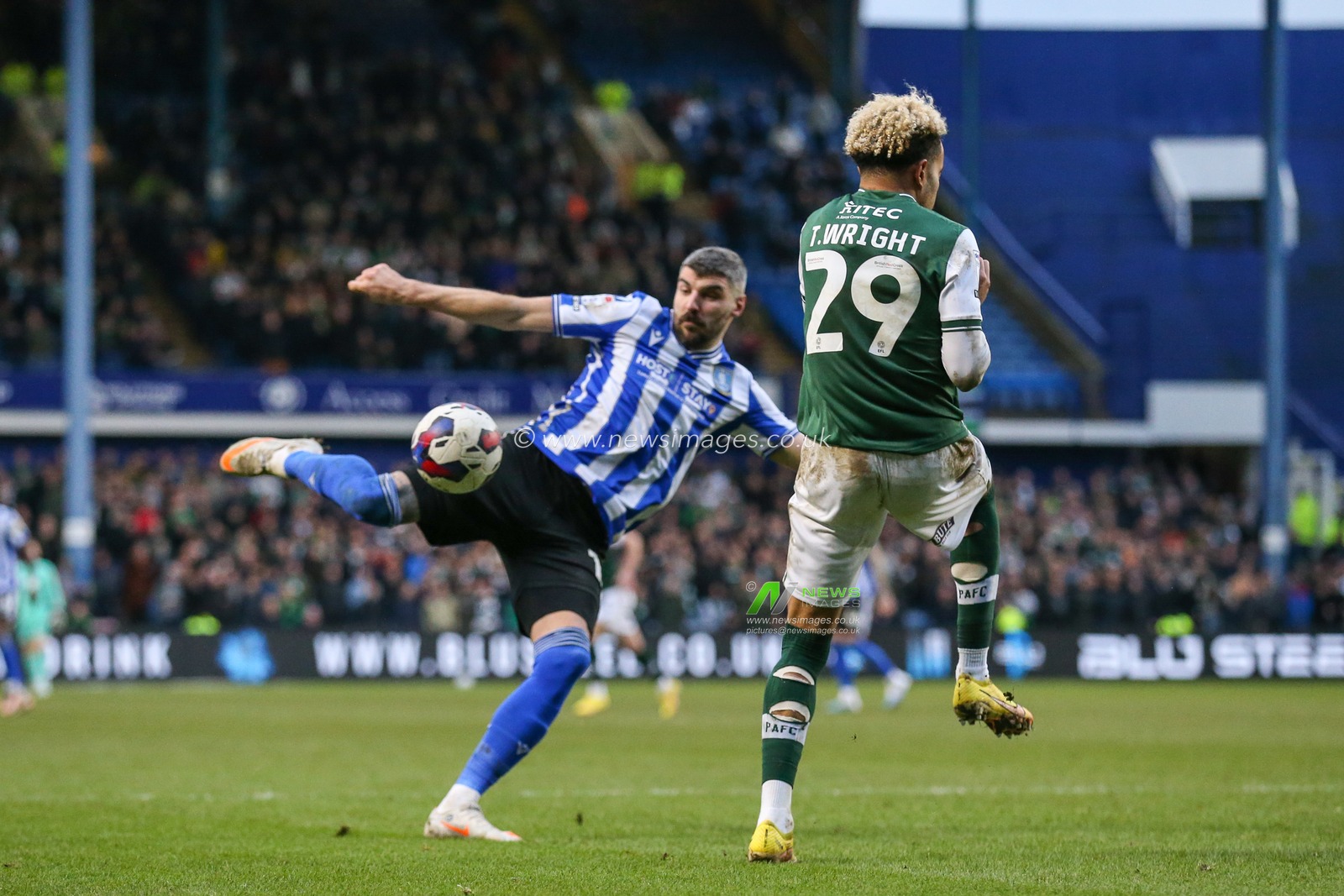 Callum Paterson #13 of Sheffield Wednesday shoots at goal during the Sky Bet League 1 match Sheffield Wednesday vs Plymouth Argyle at Hillsborough, Sheffield, United Kingdom, 4th February 2023

(Photo by Arron Gent/News Images)
