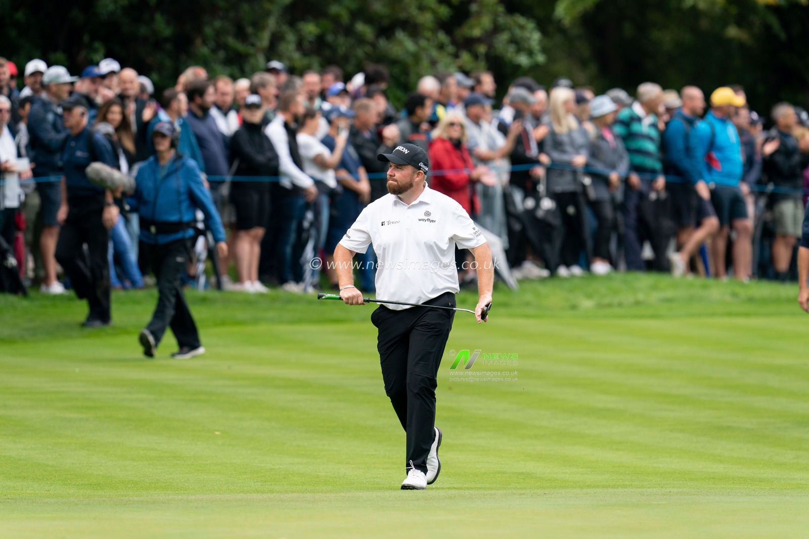 Shane Lowry (IRL) approaches the 18th green during the BMW PGA Championship 2022 day 1 at Wentworth Club, Virginia Water, United Kingdom, 8th September 2022

(Photo by Richard Washbrooke/News Images)
