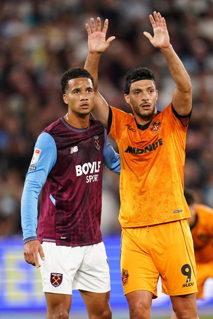 Raul Jimenez of Wolverhampton Wanderers and Divine Mukasa of West Ham United during the Sky Bet Championship match West Ham United vs Wolverhampton Wanderers at London Stadium, London, United Kingdom on 01 September 2026

(Photo by Harvey Murphy/News Images)