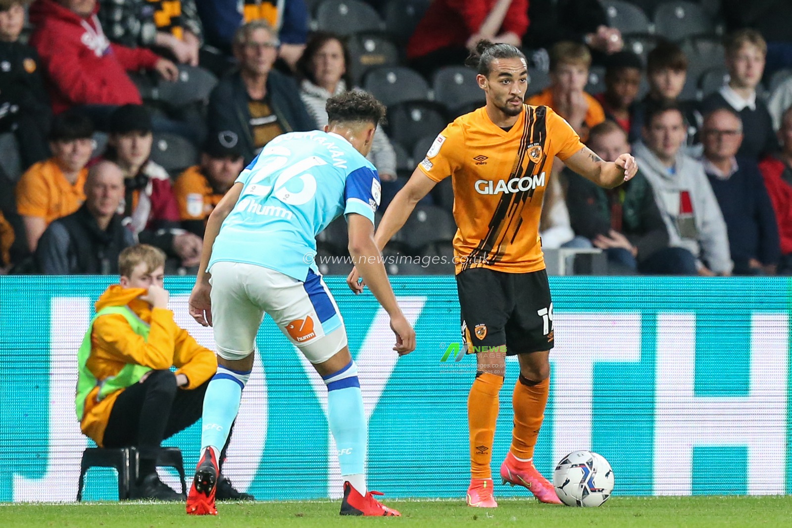 Randell Williams #19 of Hull City looks to pass the ball