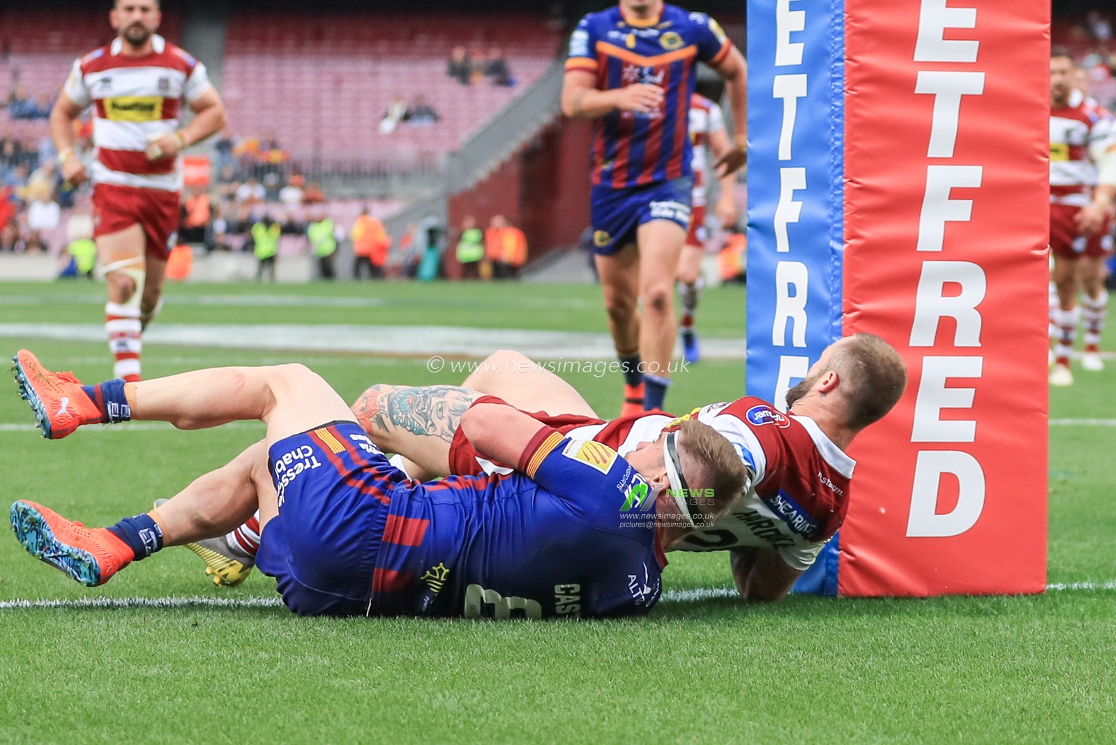 18th May 2019 , Camp Nou, Barcelona, Spain ;  Betfred Super League, Round 15, Catalans Dragons vs Wigan Warriors ; Zak Hardaker (20) of Wigan Warriors goes over for a try 

Credit: Mark Cosgrove/News Images