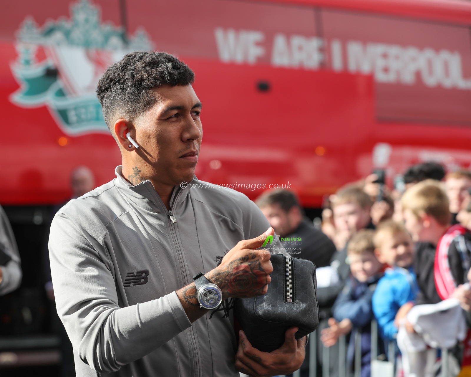 31st August 2019, Turf Moor, Burnley, England ; Premier League Football, Burnley vs Liverpool : Roberto Firmino (9) of Liverpool arrives at Turf Moor

Credit: Mark Cosgrove/News Images

English Football League images are subject to DataCo Licence