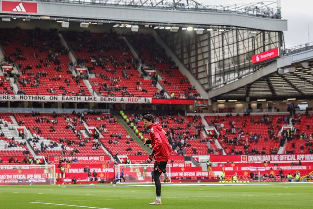 Manchester United goalkeeper Senne Lammens in the pregame warmup session during the Premier League match Manchester United vs Crystal Palace at Old Trafford, Manchester, United Kingdom on 01 March 2026

(Photo by Mark Cosgrove/News Images)