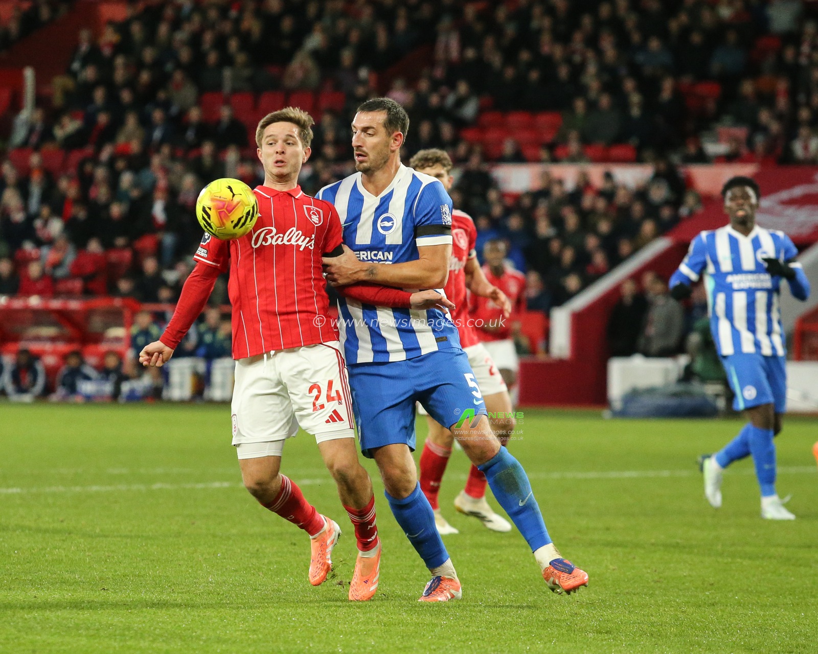 James McAtee of Nottingham Forest holds off Lewis Dunk of Brighton & Hove Albion during the Premier League match Nottingham Forest vs Brighton and Hove Albion at City Ground, Nottingham, United Kingdom, 30th November 2025

(Photo by Richard Bierton/News Images)

*** GER AUT SUI OUT ***