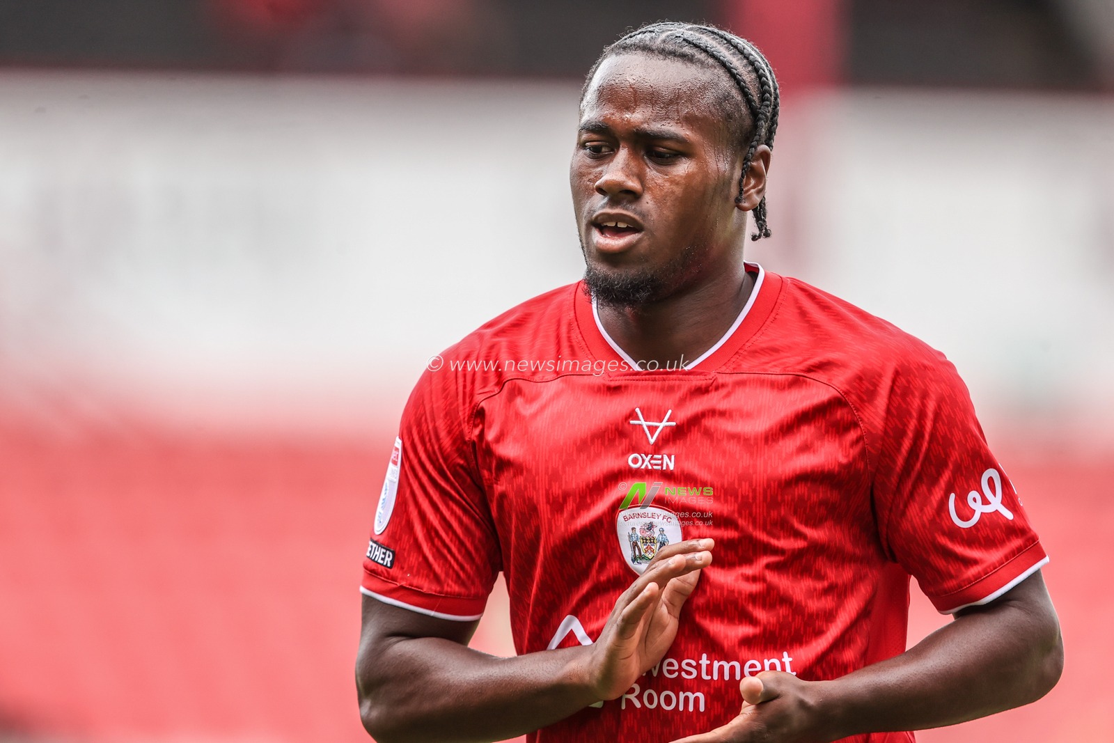 Reyes Cleary of Barnsley during the Sky Bet League One match Barnsley vs Bromley at Oakwell, Barnsley, United Kingdom on 15 August 2026

(Photo by Alfie Cosgrove/News Images)