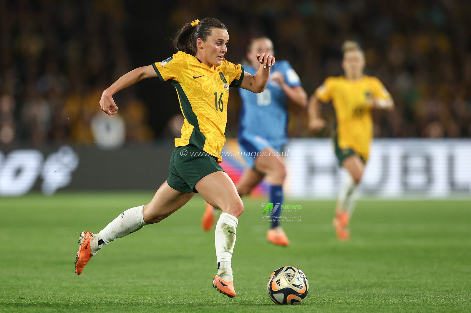 Hayley Raso #16 of Australia breaks with the ball during the FIFA Women's World Cup 2023 Semi-Final match Australia Women vs England Women at Stadium Australia, Sydney, Australia, 16th August 2023

(Photo by Patrick Hoelscher/News Images)