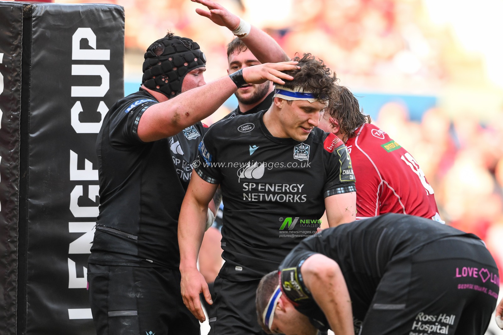 Rory Darge of Glasgow Warriorscelebrates his try during the European Challenge Cup Semi-Final match Llanelli Scarlets vs Glasgow Warriors at Parc y Scarlets, Llanelli, United Kingdom, 29th April 2023

(Photo by Craig Thomas/News Images)