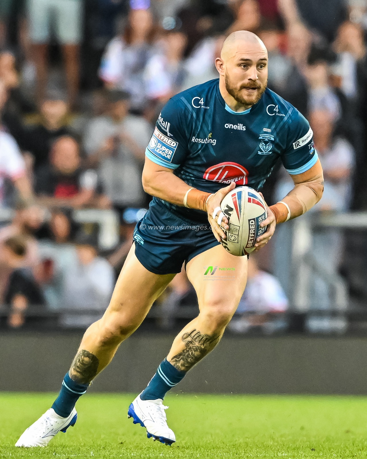 Gil Dudson #17 of Warrington Wolves in action during the Betfred Super League Round 13 match Leigh Leopards vs Warrington Wolves at Leigh Sports Village, Leigh, United Kingdom, 26th May 2023

(Photo by Craig Thomas/News Images)