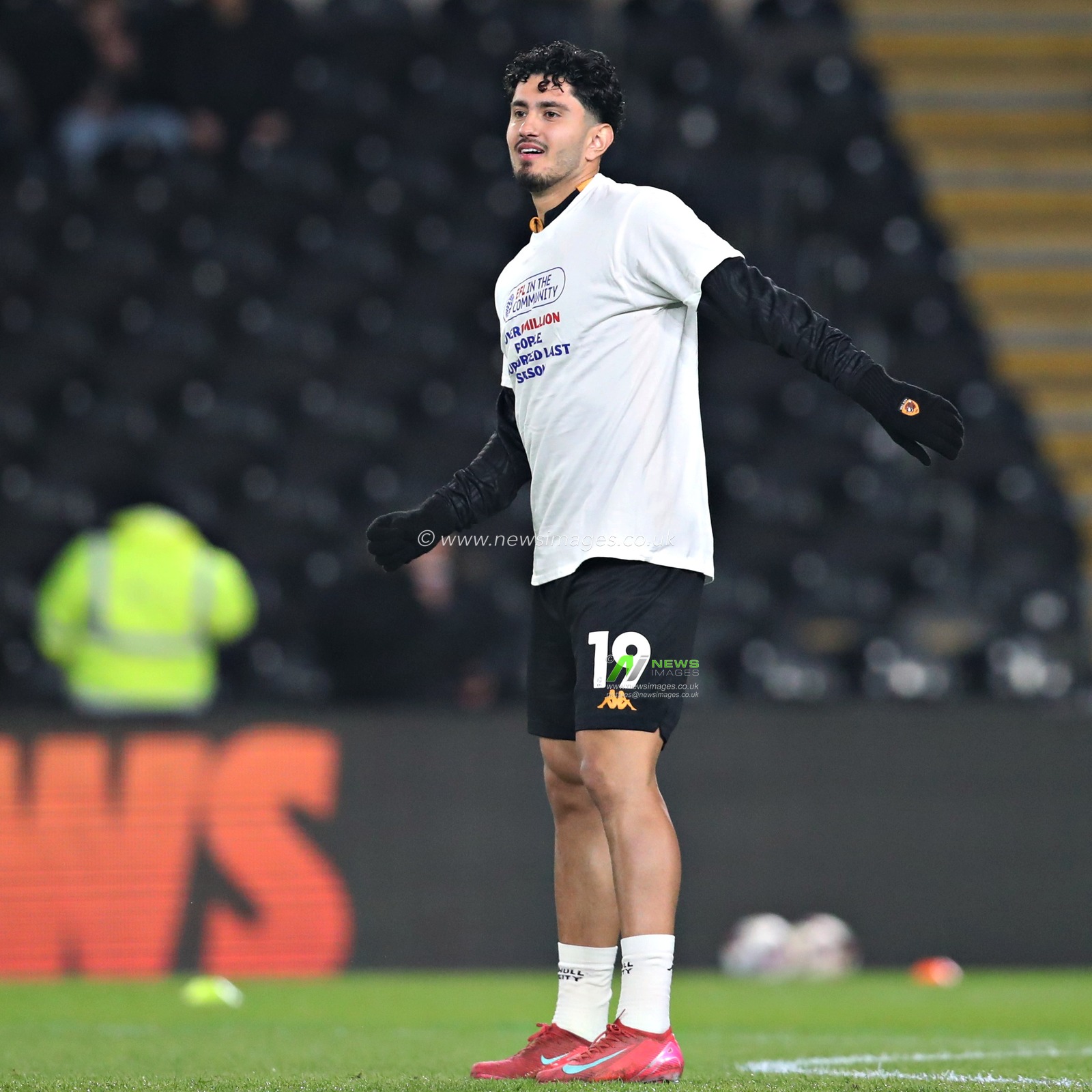 Steven Alzate of Hull City before the Sky Bet Championship match Hull City vs Oxford United at MKM Stadium, Hull, United Kingdom, 12th March 2025

(Photo by Sam Eaden/News Images)
