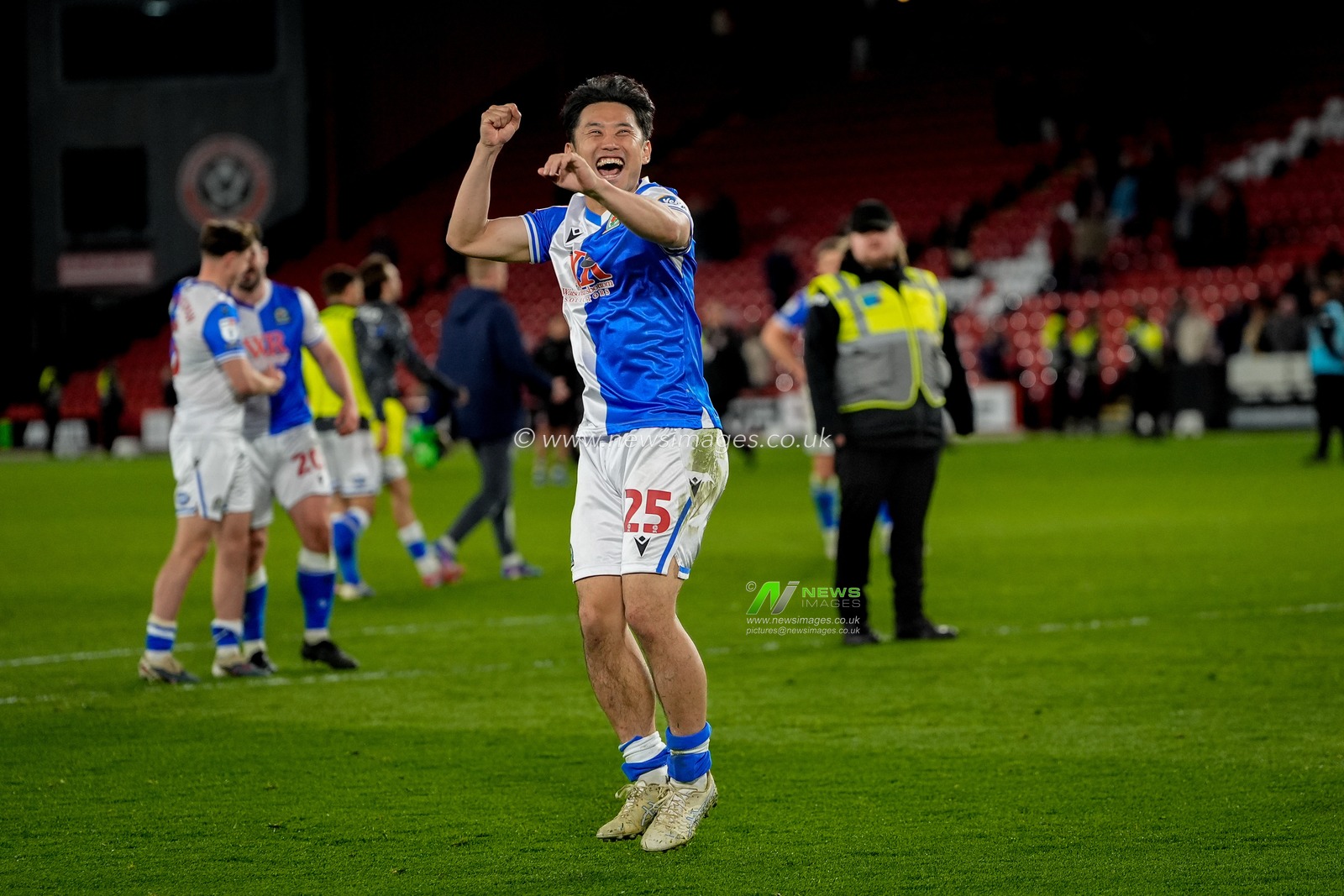 Ryoya Morishita of Blackburn Rovers applauds the fans after the final whistle  and celebrates his team win during the Sky Bet Championship match Sheffield United vs Blackburn Rovers at Bramall Lane, Sheffield, United Kingdom on 22 April 2026

(Photo by Maynard Manyowa/News Images)