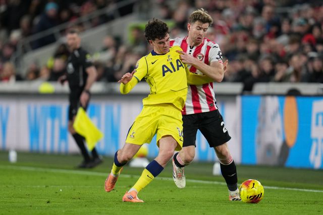 Nathan Collins of Brentford and Archie Gray of Tottenham Hotspur during the Premier League match Brentford vs Tottenham Hotspur at The Gtech Community Stadium, London, United Kingdom, 1st January 2026

(Photo by Harvey Murphy/News Images)

*** GER AUT SUI OUT ***