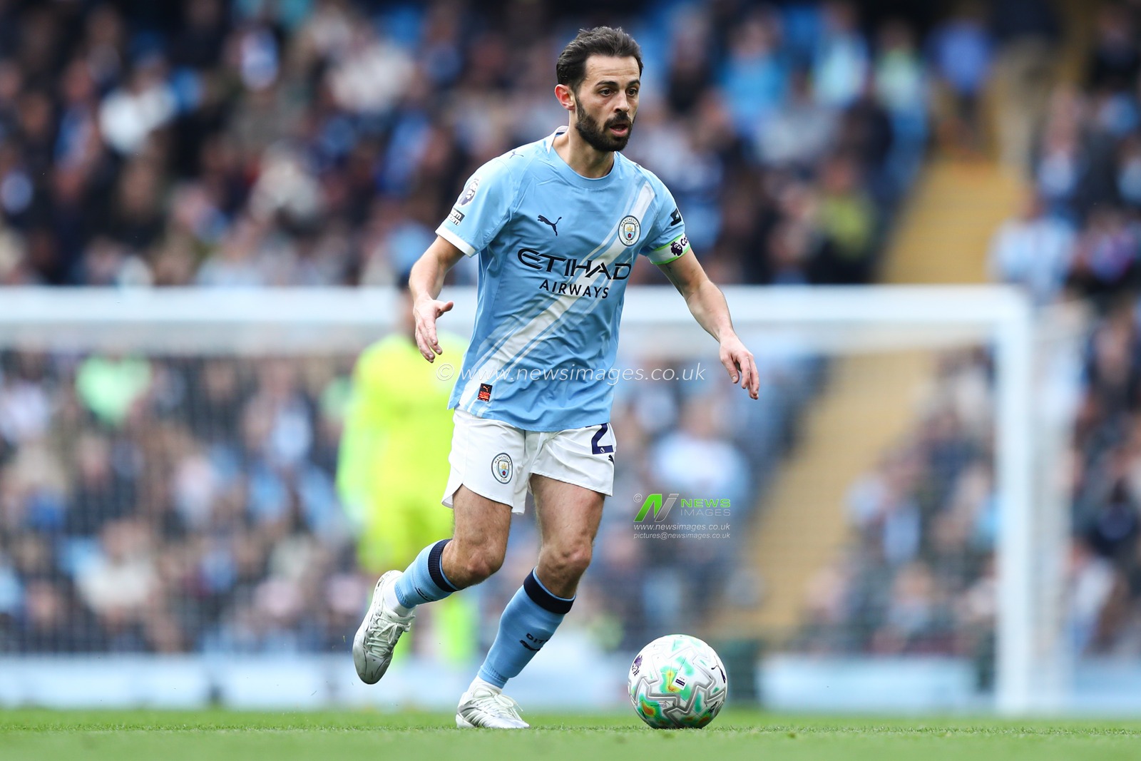 Bernardo Silva of Manchester City with ball at his feet during the Premier League match Manchester City vs Brentford at The City in the Community Etihad Stadium, Manchester, United Kingdom on 09 May 2026

(Photo by Jorge Horsted/News Images)