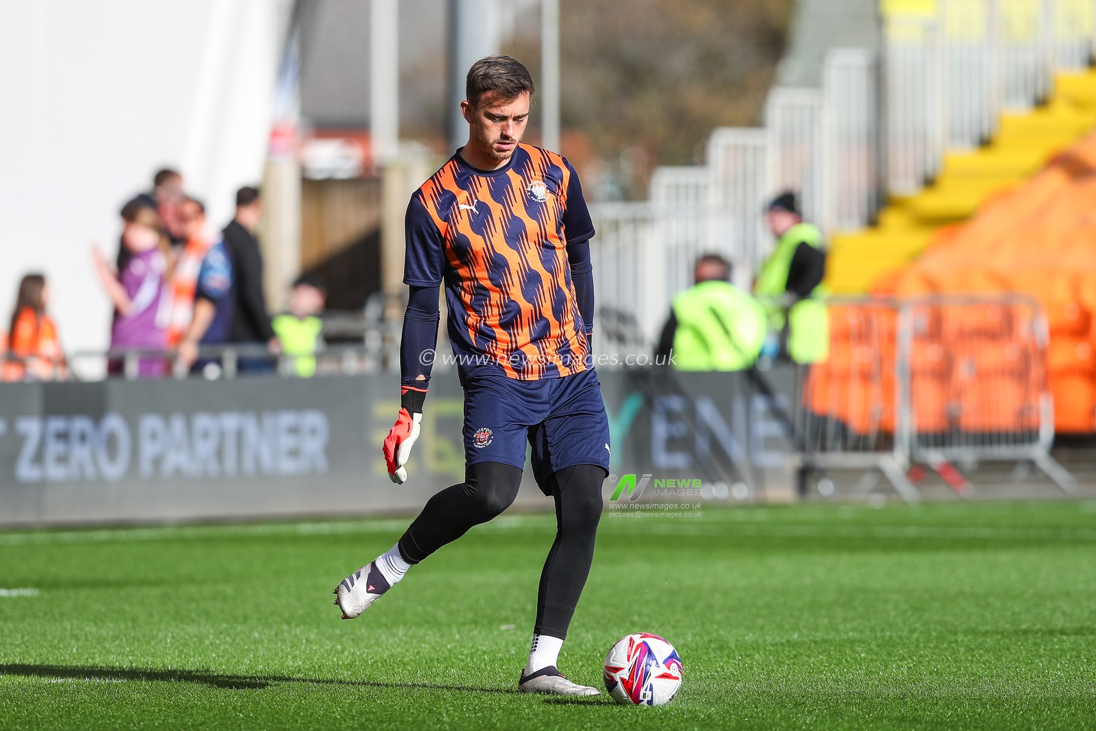 Harry Tyrer of Blackpool during the pre-game warm up ahead of the Sky Bet League 1 match Blackpool vs Barnsley at Bloomfield Road, Blackpool, United Kingdom, 19th October 2024

(Photo by Gareth Evans/News Images)