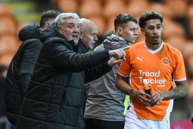 Steve Bruce head coach of Blackpool gives instructions to Jordan Lawrence-Gabriel during the Vertu Trophy match Blackpool vs Aston Villa U21 at Bloomfield Road, Blackpool, United Kingdom, 17th December 2024

(Photo by Craig Thomas/News Images)