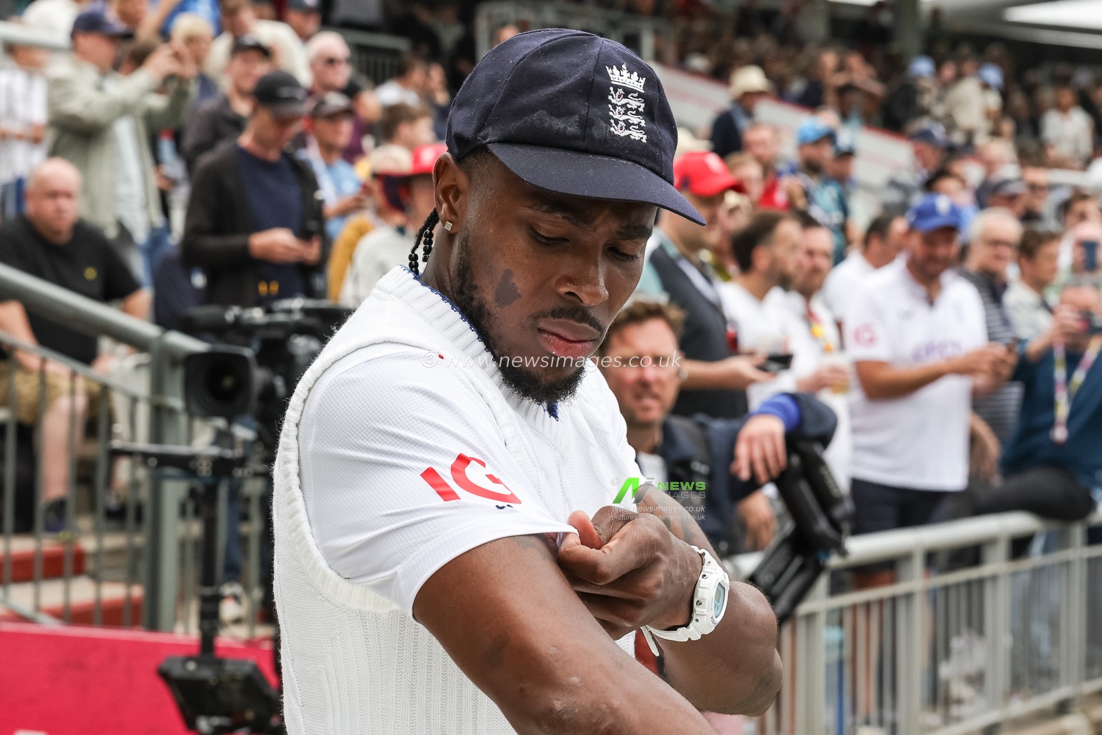 Jofra Archer of England walks out during the 4th Rothesay Test Match match Day 2 England vs India at Old Trafford Cricket Ground, Manchester, United Kingdom, 24th July 2025

(Photo by Mark Cosgrove/News Images)