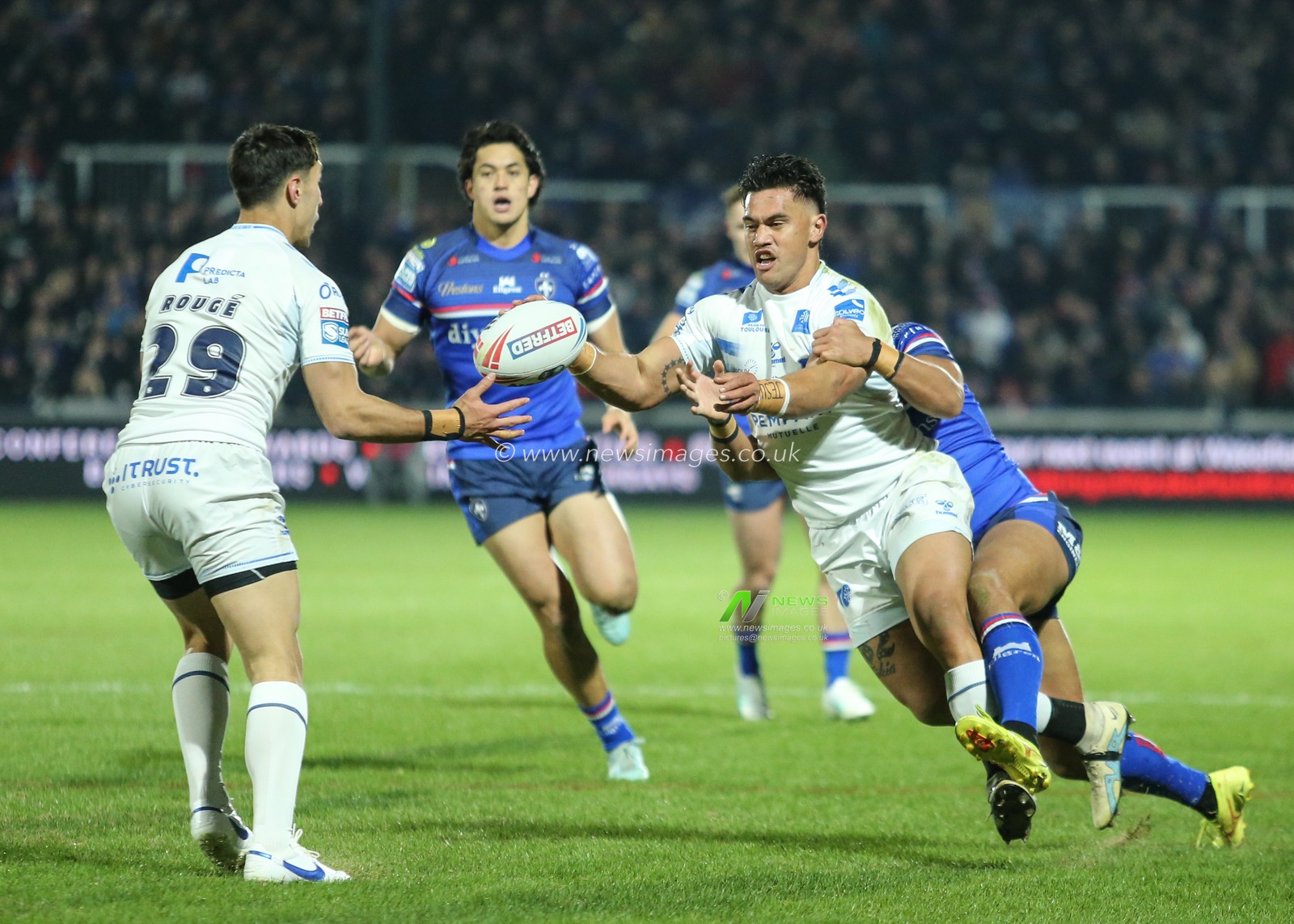 Reubenn Rennie of Toulouse Olympique passes the ball during the Betfred Super League Round 1 match Wakefield Trinity vs Toulouse Olympique at DIY Kitchens Stadium, Wakefield, United Kingdom on 14 February 2026

(Photo by Richard Bierton/News Images)
