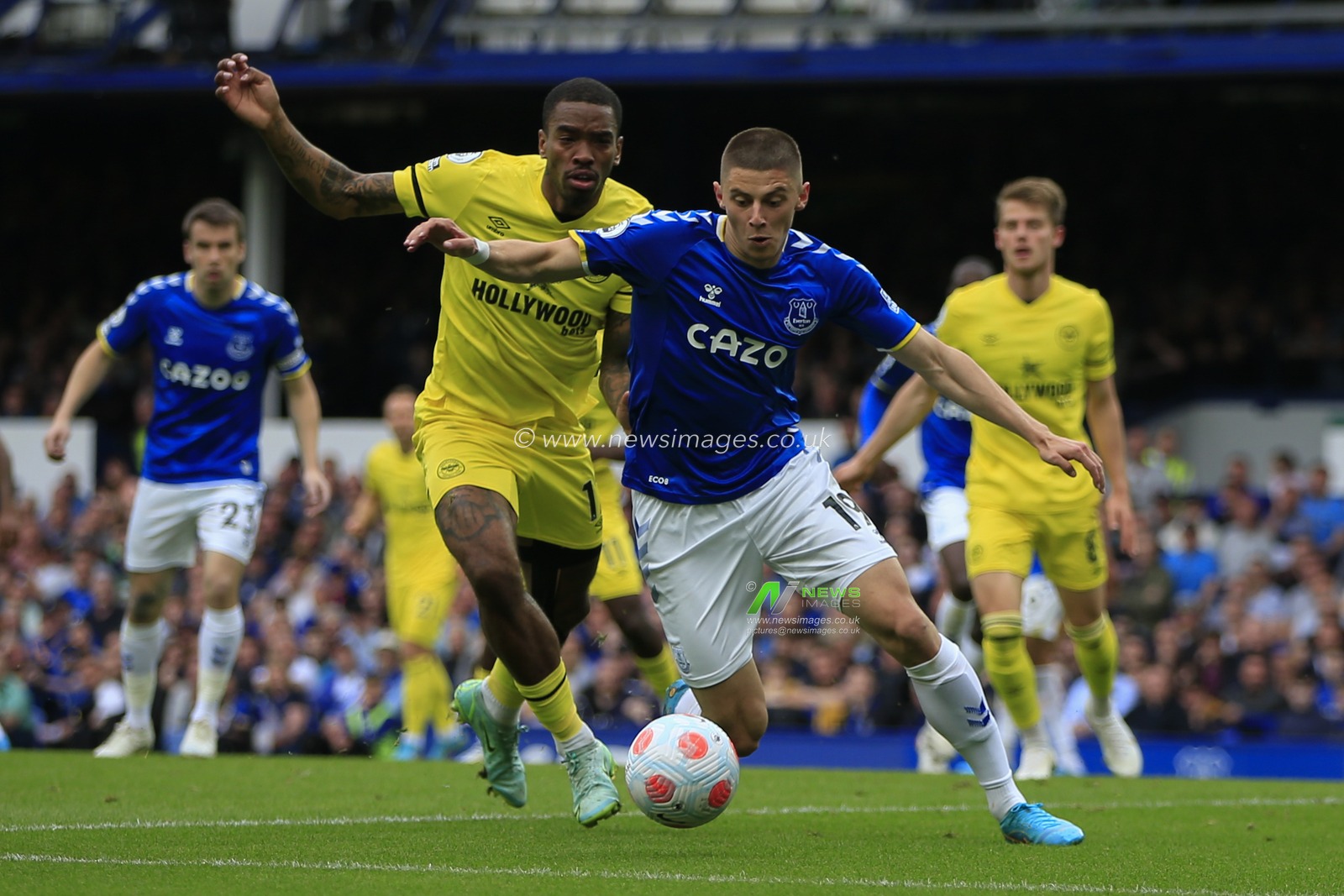 Ivan Toney #17 of Brentford challenges Vitaly Mykolenko #19 of Everton