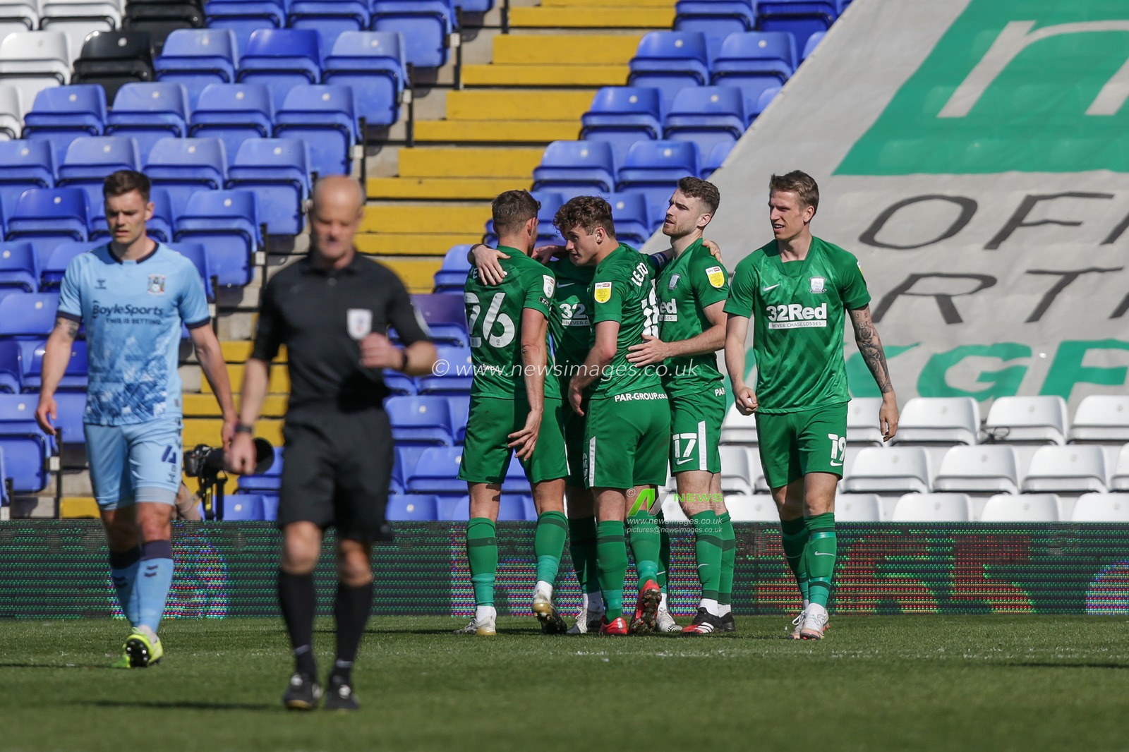 Alan Browne #8 of Preston North End celebrates his goal with his team mates to make it 0-1