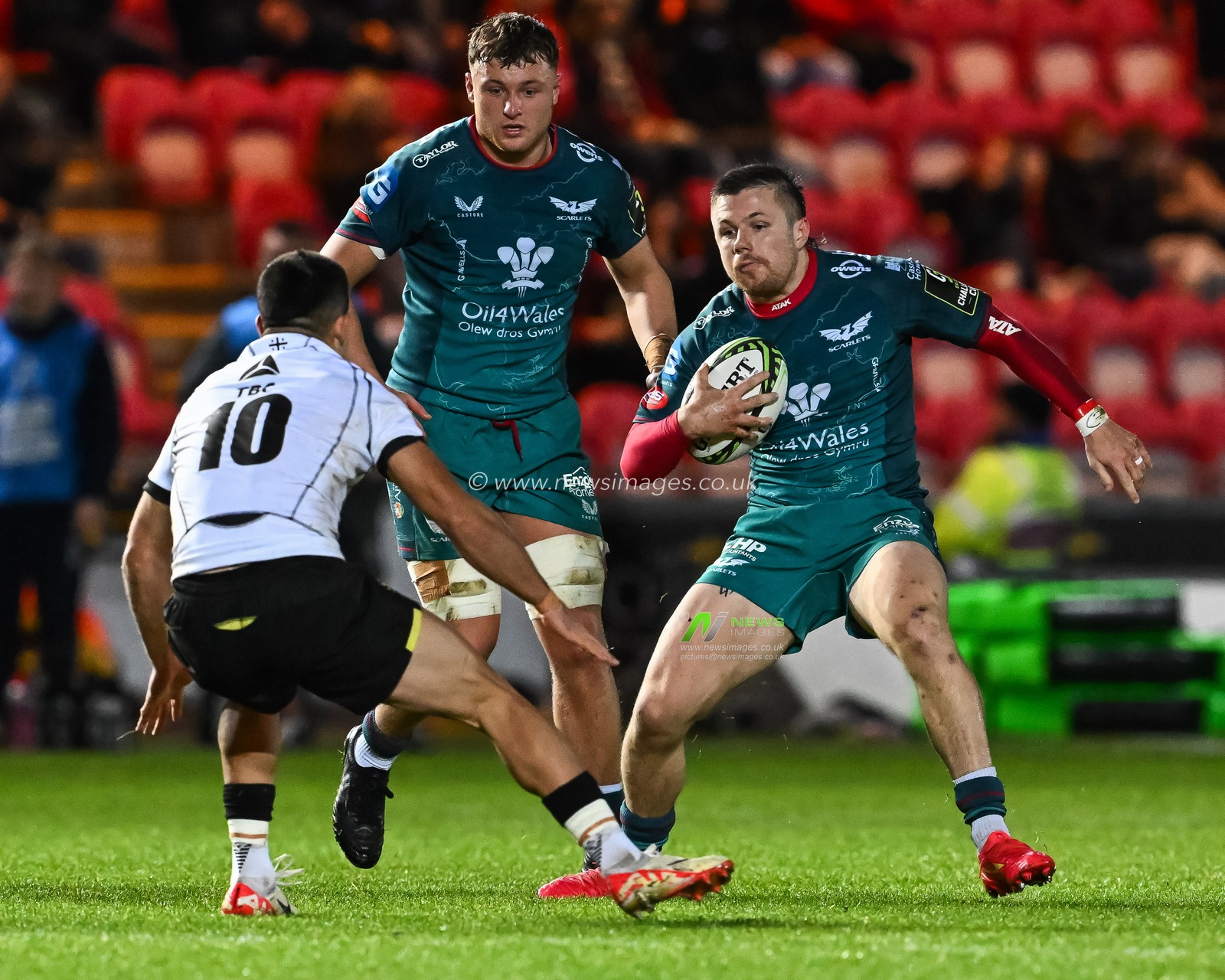 Steff Evans of Scarlets makes a break during the European Rugby Challenge Cup match Llanelli Scarlets vs Black Lion at Parc y Scarlets, Llanelli, United Kingdom, 15th December 2023

(Photo by Craig Thomas/News Images)
