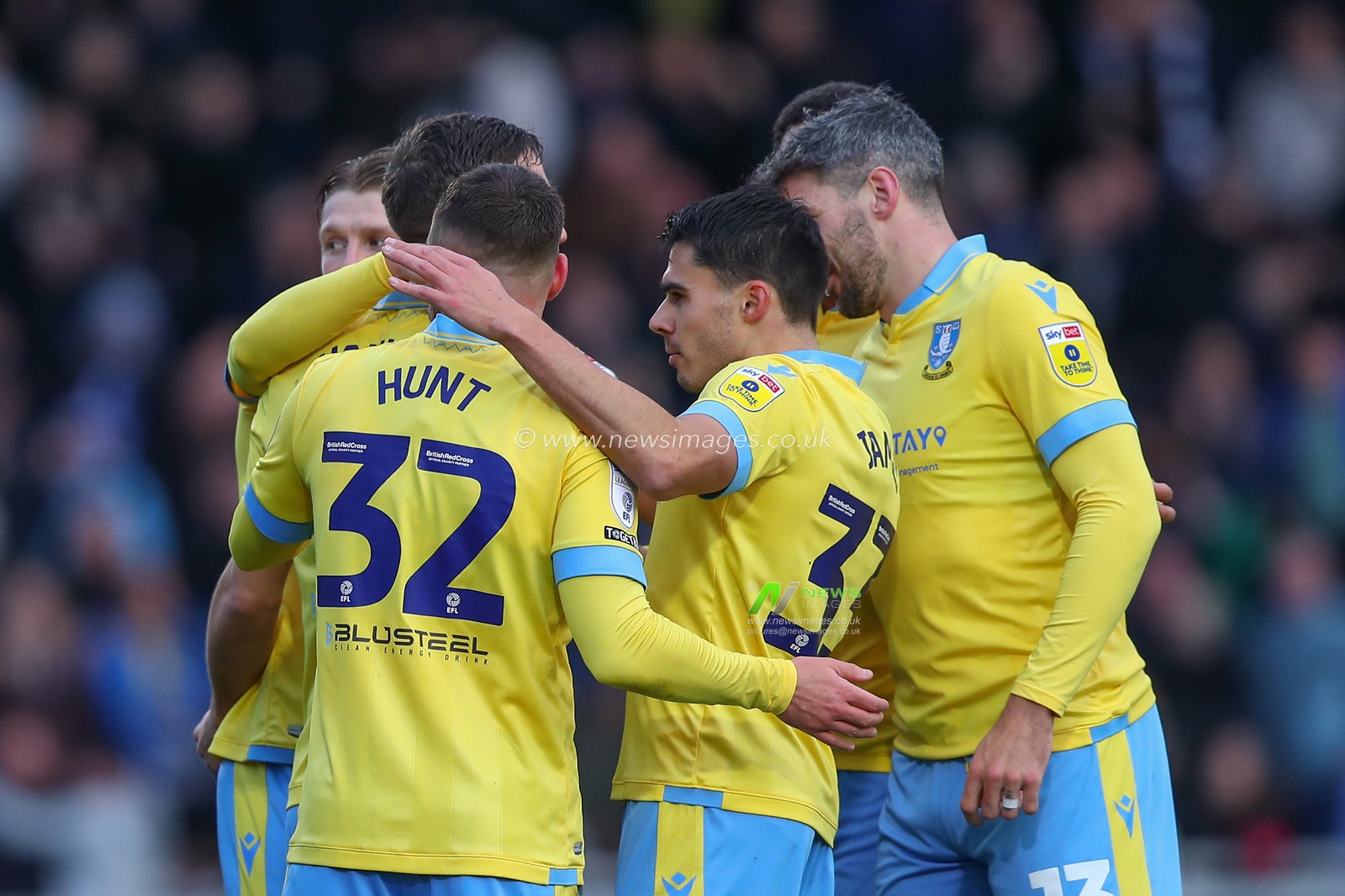 Sheffield Wednesday players celebrate Will Vaulks #4 of Sheffield Wednesday goal to make it 0-1 during the Sky Bet League 1 match Wycombe Wanderers vs Sheffield Wednesday at Adams Park, High Wycombe, United Kingdom, 14th January 2023

(Photo by Gareth Evans/News Images)