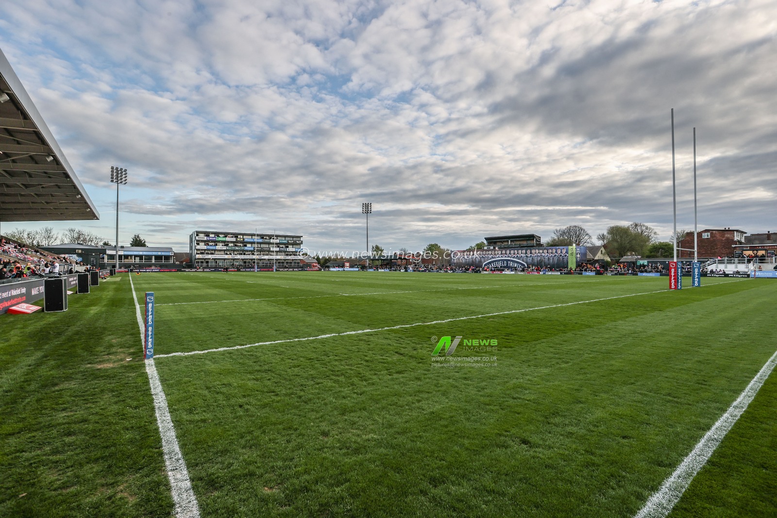 A general view of DIY Kitchens Stadium during the Betfred Super League Round 8 match Wakefield Trinity vs Castleford Tigers at DIY Kitchens Stadium, Wakefield, United Kingdom, 17th April 2025

(Photo by Alfie Cosgrove/News Images)