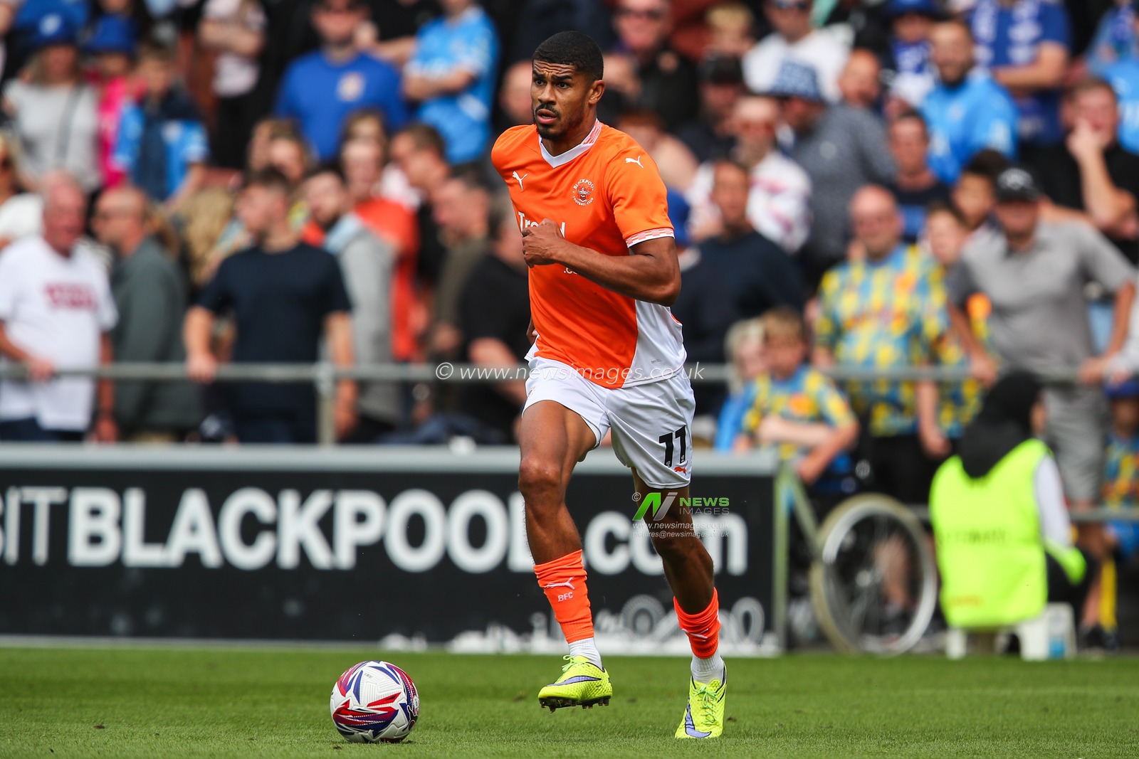 Ashley Fletcher of Blackpool goes forward with the ball during the Sky Bet League 1 match Blackpool vs Stockport County at Bloomfield Road, Blackpool, United Kingdom, 17th August 2024

(Photo by Gareth Evans/News Images)
