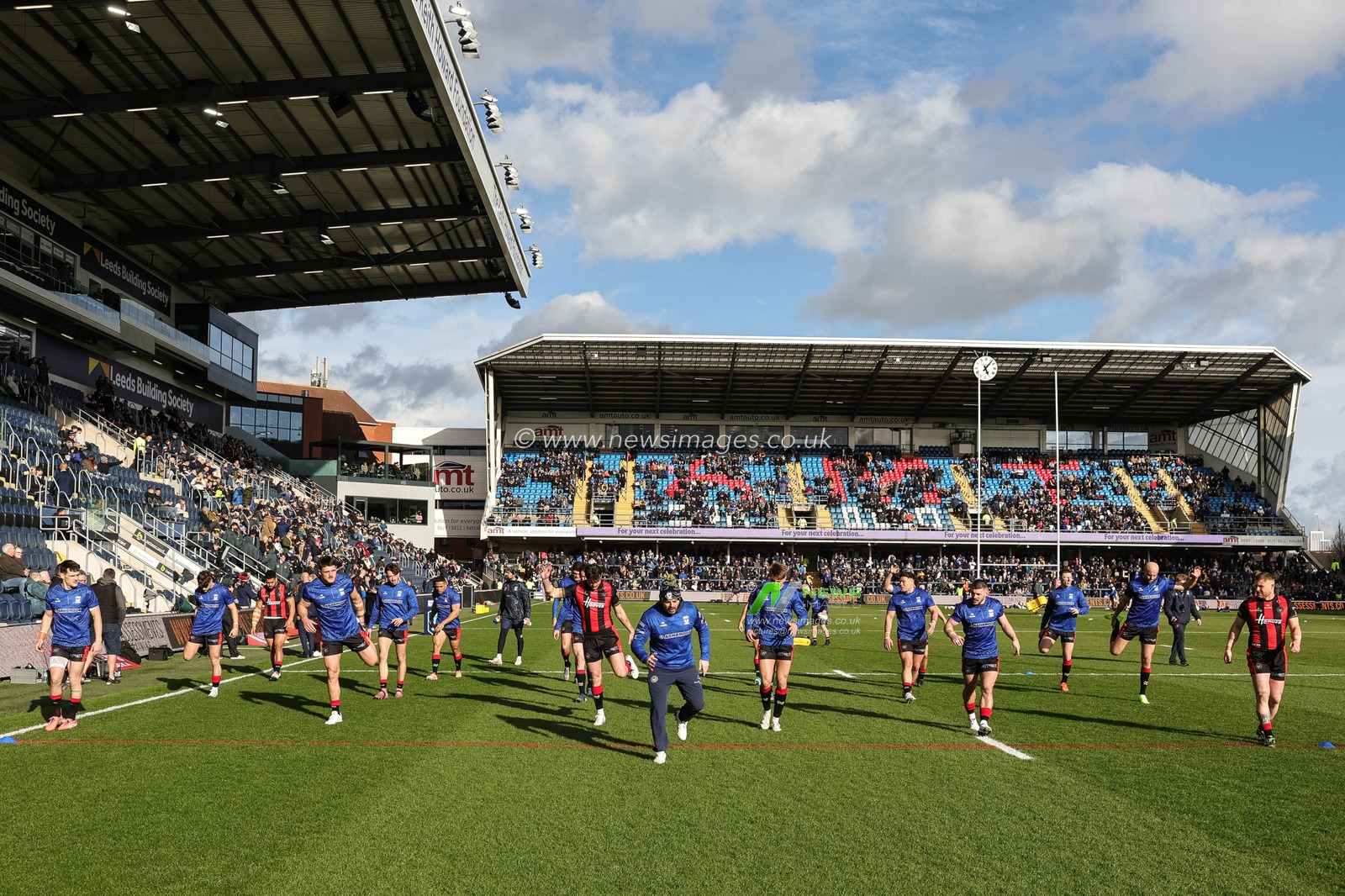 Warrington players in the pre-game warm up during the Betfred Super League round 6 match Leeds Rhinos vs Warrington Wolves at AMT Headingley Stadium, Leeds, United Kingdom on 29 March 2026

(Photo by Mark Cosgrove/News Images)