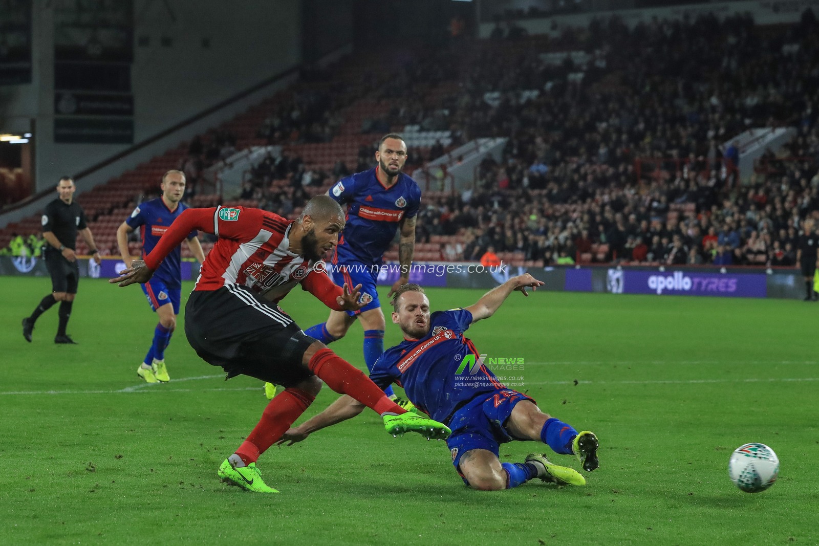 25th September 2019 , Bramall Lane, Sheffield, England; EFL Carabao Cup Football, Third round, Sheffield United vs Sunderland ; Leon Clarke (24) of Sheffield United with a injury time shot on goal that just drifts wide of the far post 


Credit: Mark Cosgrove News Images

English Football League images are subject to DataCo Licence