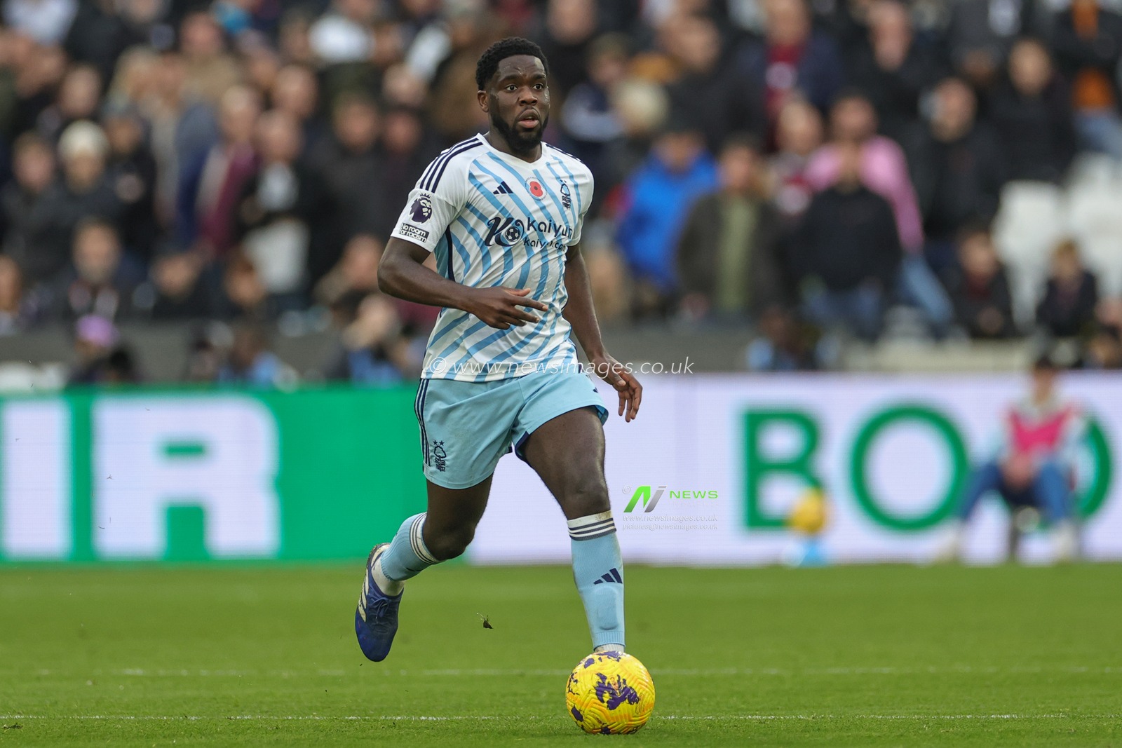 Orel Mangala #5 of Nottingham Forest runs with the ball during the Premier League match West Ham United vs Nottingham Forest at London Stadium, London, United Kingdom, 12th November 2023

(Photo by Mark Cosgrove/News Images)