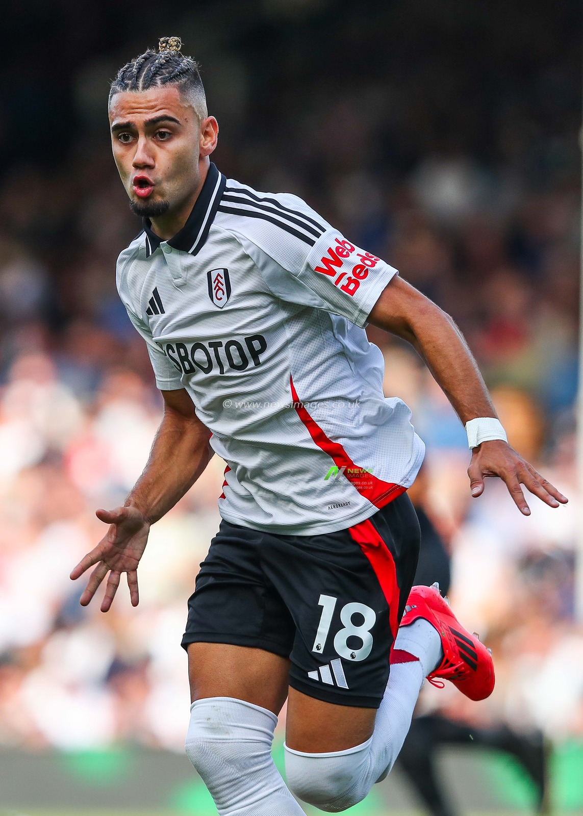 Andreas Pereira of Fulham in action during the Premier League match Fulham vs West Ham United at Craven Cottage, London, United Kingdom, 14th September 2024

(Photo by Izzy Poles/News Images)