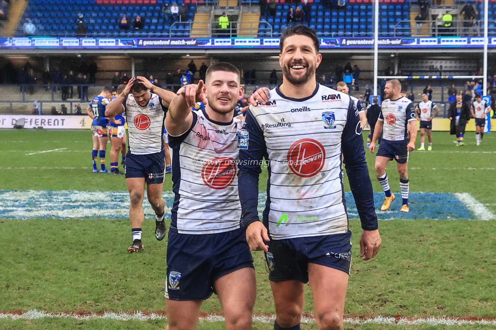 Danny Walker #16 of Warrington Wolves and Gareth Widdop #6 of Warrington Wolves celebrate the 20-22 win