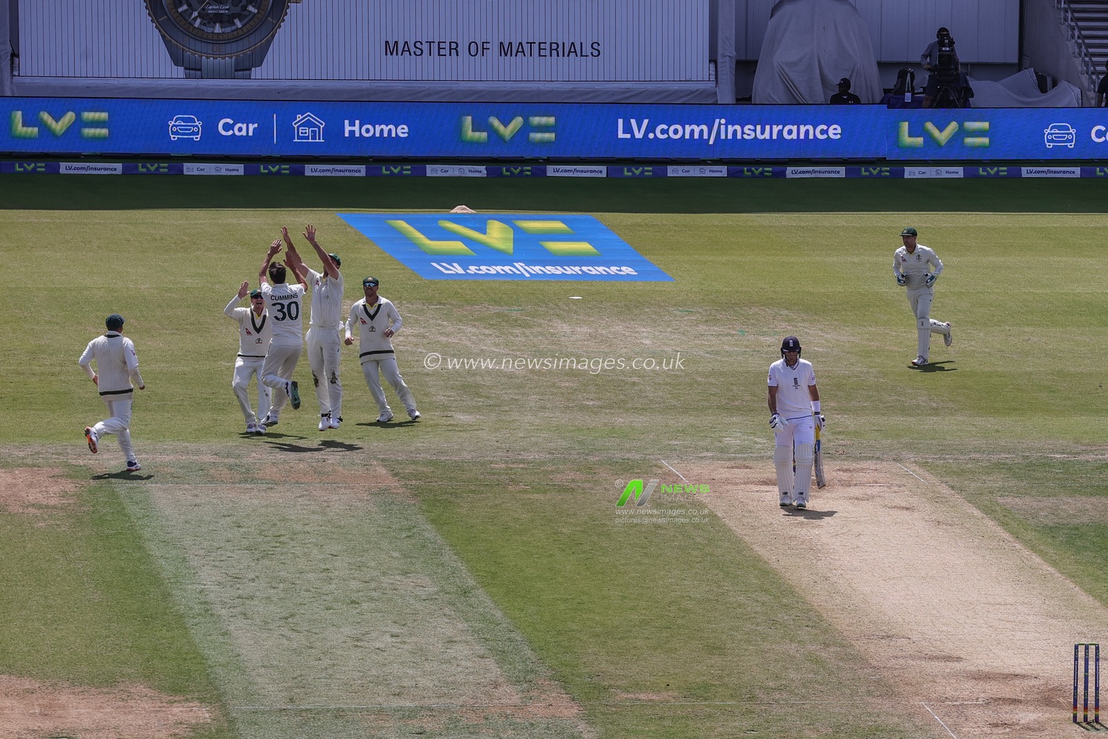 Pat Cummings of Australia celebrates the wicket of Joe Root of England after he’s caught out by Alex Carey of Australia with team mates during the LV= Insurance Ashes Third Test Series Day 4 England vs Australia at Headingley Stadium, Leeds, United Kingdom, 9th July 2023

(Photo by Mark Cosgrove/News Images)