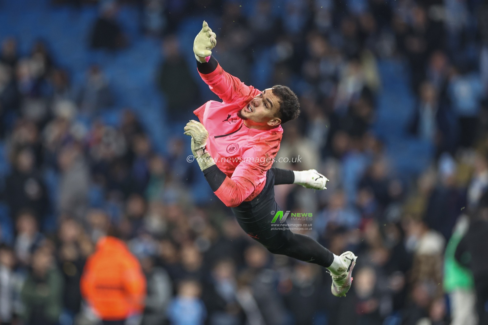 Ederson of Manchester City in the pregame warmup session during the UEFA Champions League match Manchester City vs F.C. Copenhagen at Etihad Stadium, Manchester, United Kingdom, 6th March 2024

(Photo by Mark Cosgrove/News Images)