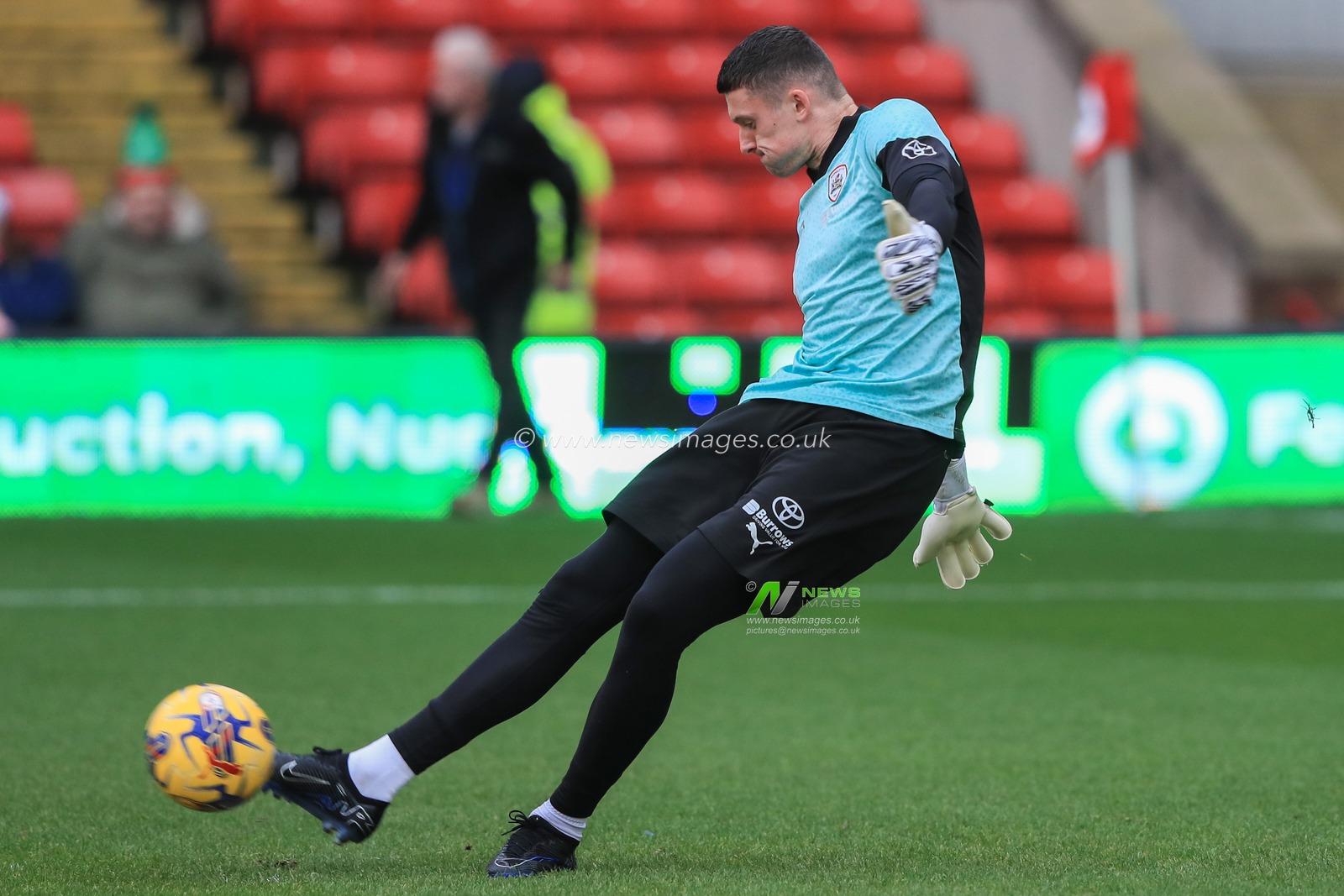 Liam Roberts #1 of Barnsley in the pregame warmup session during the Sky Bet League 1 match Barnsley vs Stevenage at Oakwell, Barnsley, United Kingdom, 23rd December 2023

(Photo by Alfie Cosgrove/News Images)
