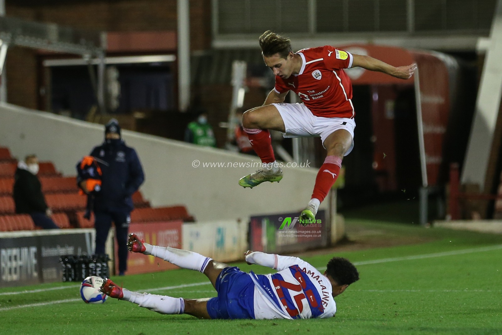 Callum Brittain (7) of Barnsley is tackled by Niko HÃ¤mÃ¤lÃ¤inen (25) of Queens Park Rangers