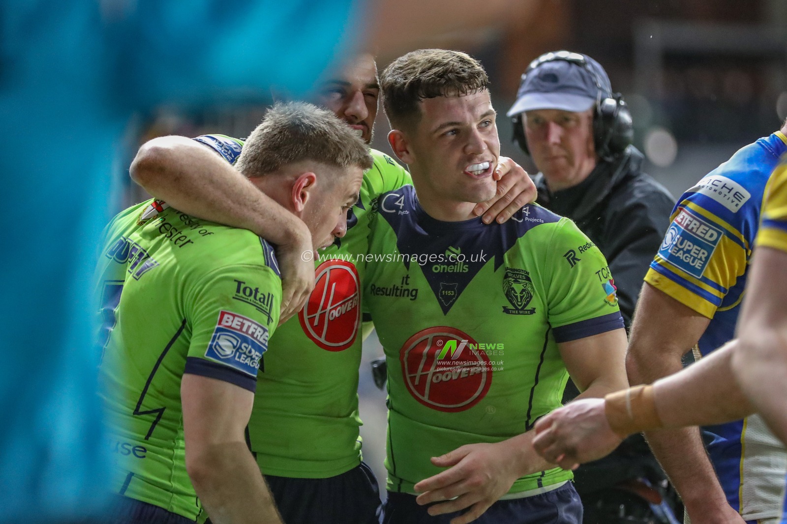 Matt Dufty of Warrington Wolves celebrates his try during the Betfred Super League Round 7 match Leeds Rhinos vs Warrington Wolves at Headingley Stadium, Leeds, United Kingdom, 5th April 2024

(Photo by Alfie Cosgrove/News Images)