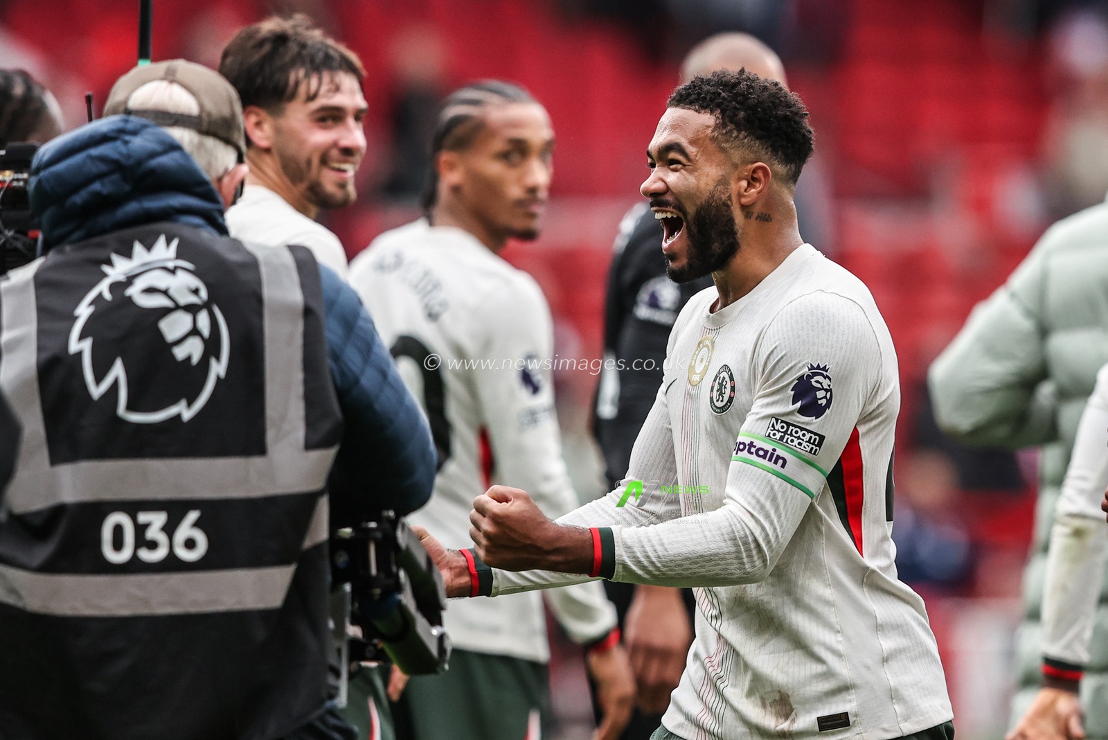 Reece James of Chelsea celebrates the win during the Premier League match Nottingham Forest vs Chelsea at City Ground, Nottingham, United Kingdom, 18th October 2025

(Photo by Alfie Cosgrove/News Images)