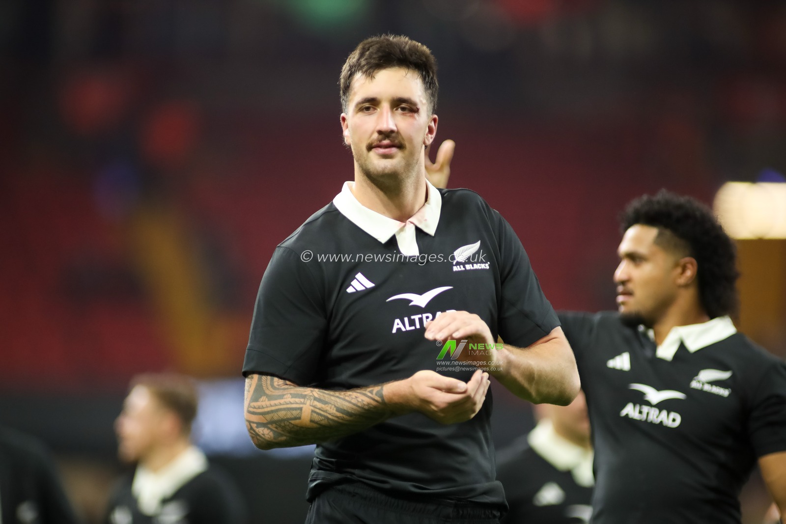 Josh Lord of New Zealand applauds the crowd during the Quilter Nations Series 2025 match Wales vs New Zealand at Principality Stadium, Cardiff, United Kingdom, 22nd November 2025

(Photo by Andrew Lewis/News Images)

*** GER AUT SUI OUT ***