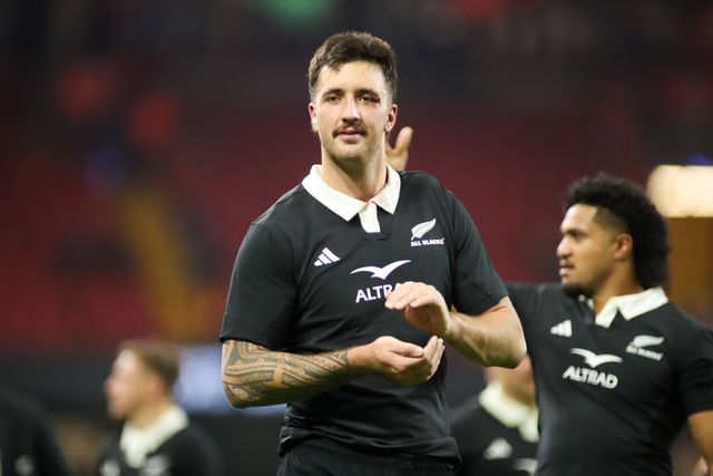 Josh Lord of New Zealand applauds the crowd during the Quilter Nations Series 2025 match Wales vs New Zealand at Principality Stadium, Cardiff, United Kingdom, 22nd November 2025

(Photo by Andrew Lewis/News Images)

*** GER AUT SUI OUT ***