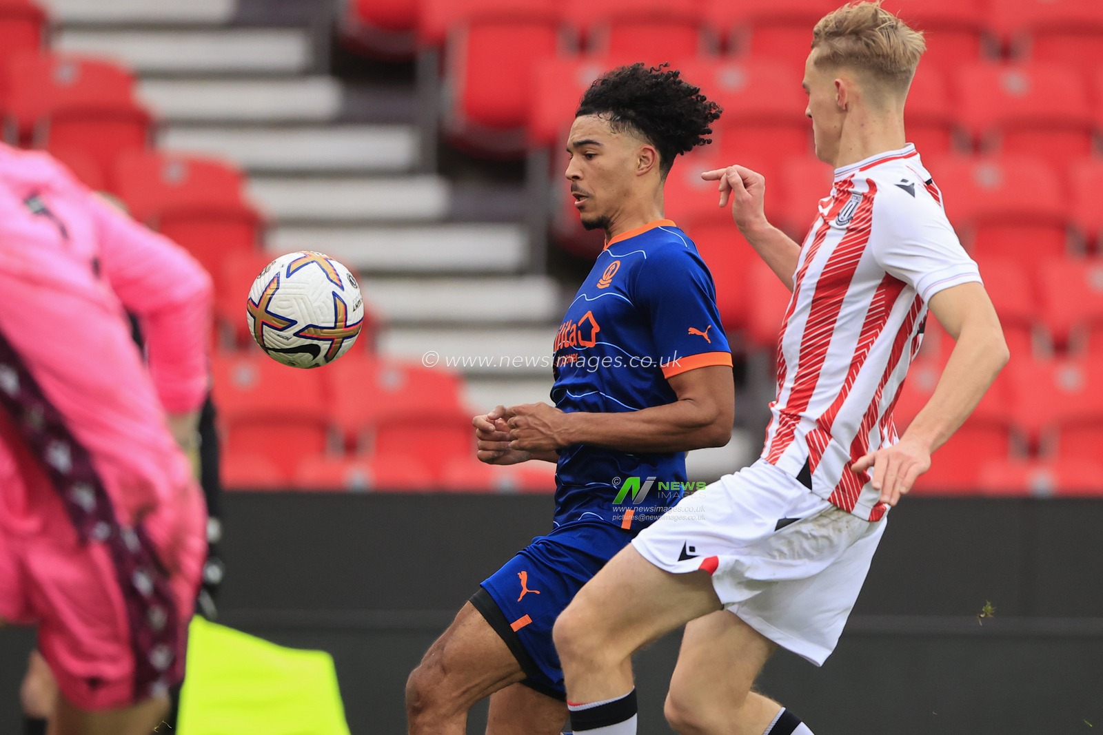 Taylor Bowen of Blackpool in action during the FA Youth Cup Third Round Proper match Stoke City U18 vs Blackpool U18 at Bet365 Stadium, Stoke-on-Trent, United Kingdom, 17th December 2022

(Photo by Conor Molloy/News Images)