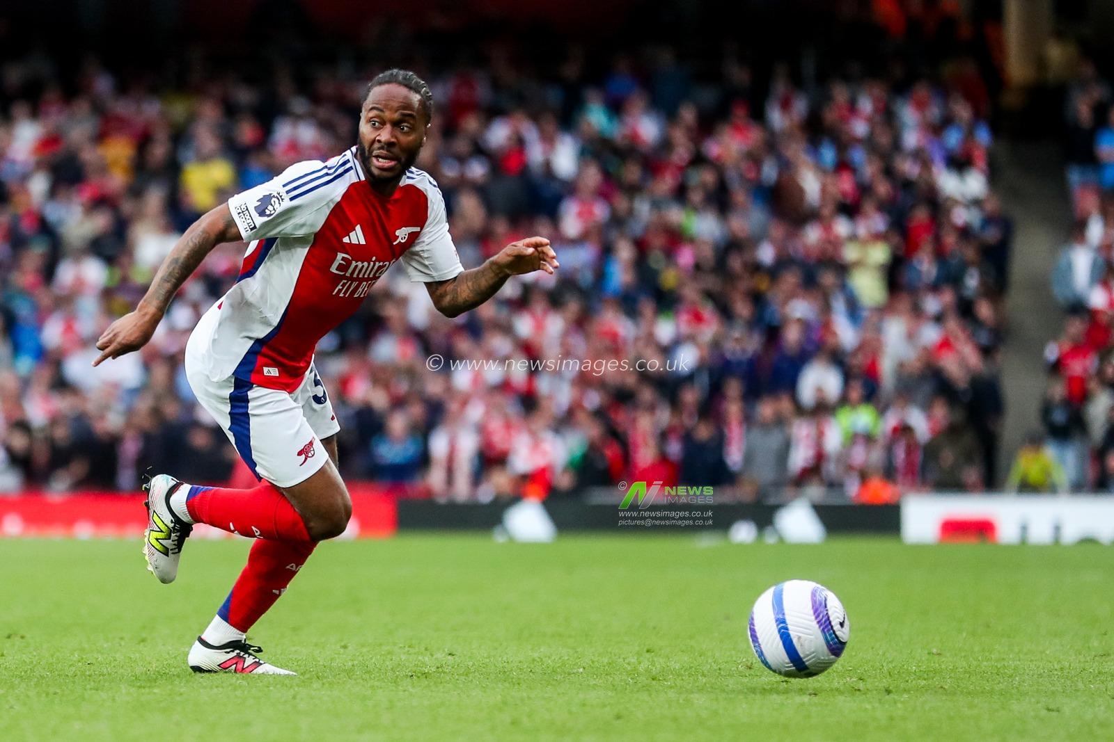 Raheem Sterling of Arsenal breaks with the ball during the Premier League match Arsenal vs Bournemouth at Emirates Stadium, London, United Kingdom, 3rd May 2025

(Photo by Izzy Poles/News Images)