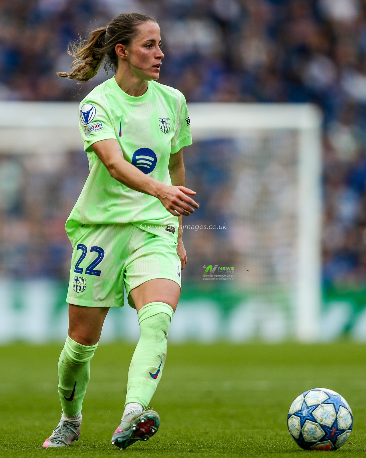 Ona Batlle of Barcelona Femeni runs with the ball during the UEFA Women's Champions League Semi-Final match Chelsea vs Barcelona at Stamford Bridge, London, United Kingdom, 27th April 2025

(Photo by Izzy Poles/News Images)