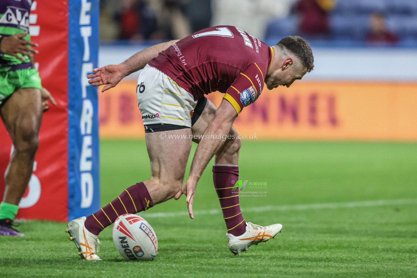 Adam Clune of Huddersfield Giants goes over for a try during the Betfred Super League Round 27 match Huddersfield Giants vs Castleford Tigers at John Smith's Stadium, Huddersfield, United Kingdom, 19th September 2024

(Photo by Alfie Cosgrove/News Images)
