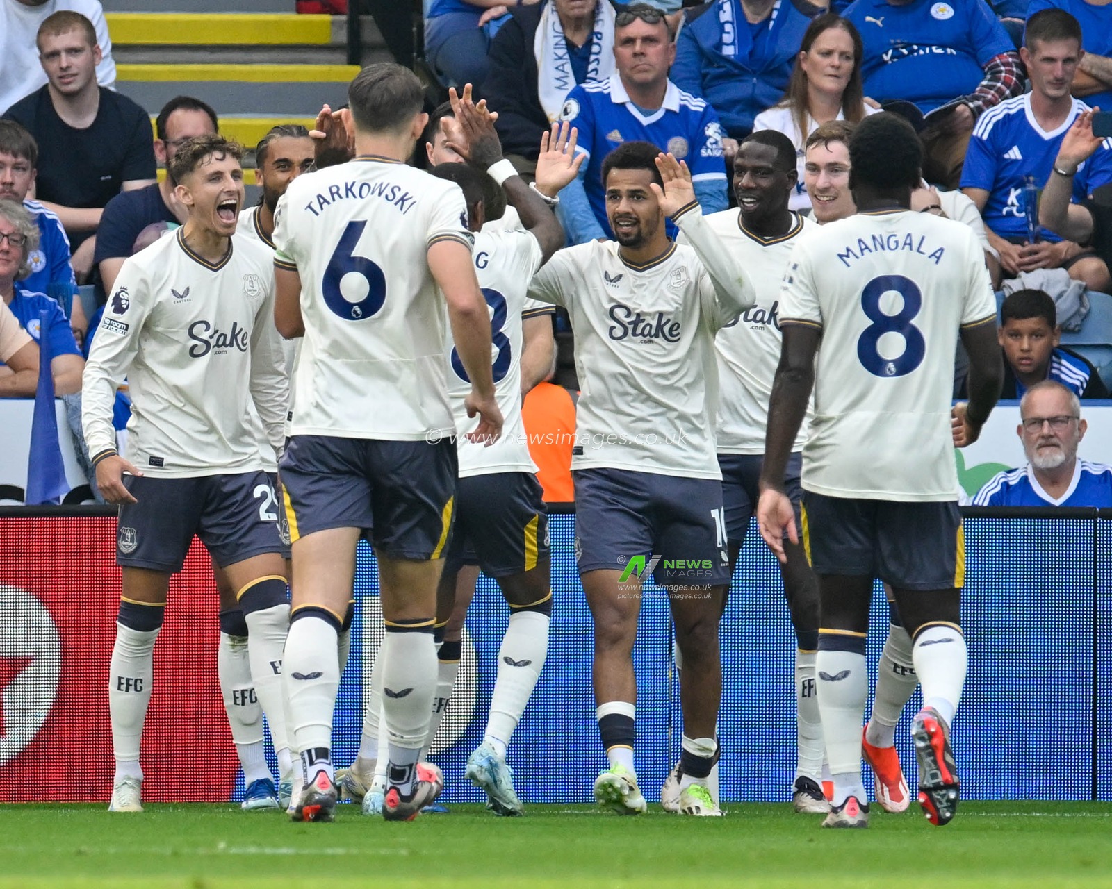 Everton celebration during the Premier League match Leicester City vs Everton at King Power Stadium, Leicester, United Kingdom, 21st September 2024

(Photo by Mark Dunn/News Images)