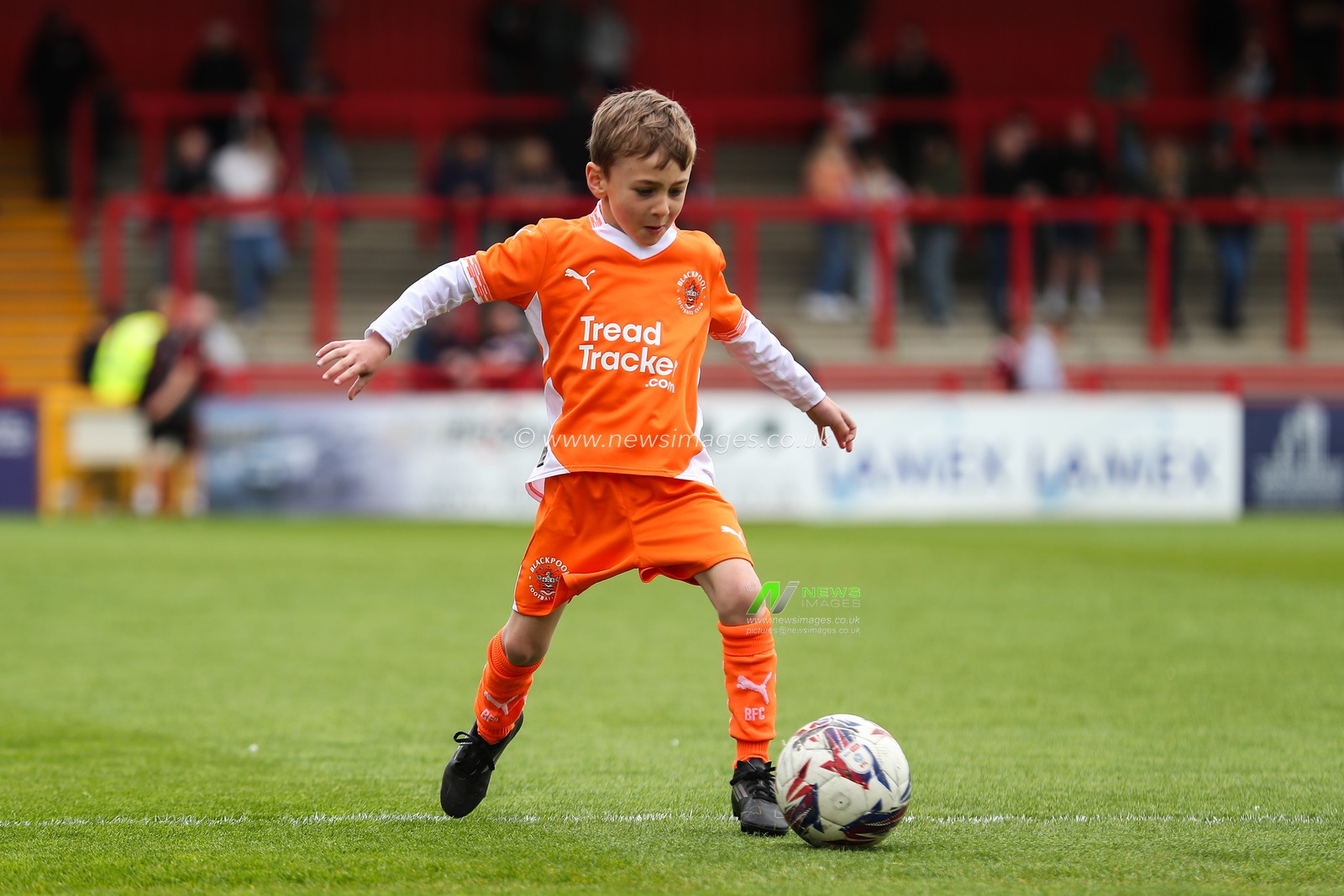 during the Sky Bet League 1 match Stevenage vs Blackpool at Lamex Stadium, Stevenage, United Kingdom, 18th April 2025

(Photo by Gareth Evans/News Images)
