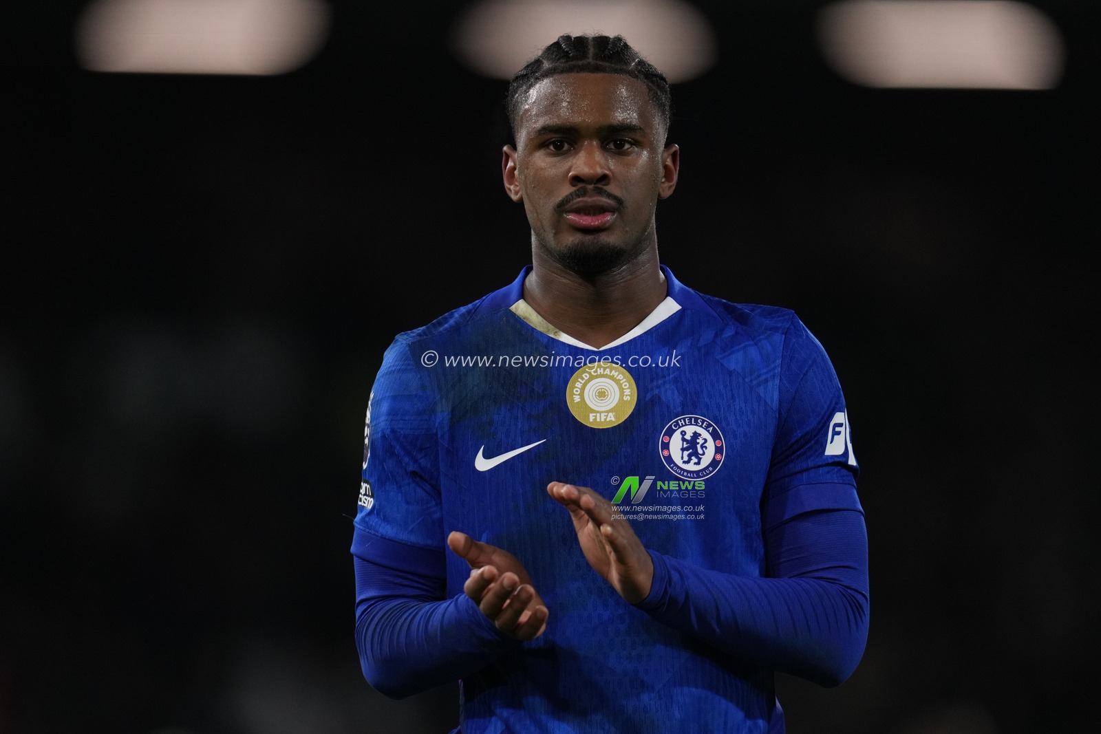 Jorrel Hato of Chelsea applauds away support at full time during the Premier League match Fulham vs Chelsea at Craven Cottage, London, United Kingdom, 7th January 2026

(Photo by Harvey Murphy/News Images)

*** GER AUT SUI OUT ***