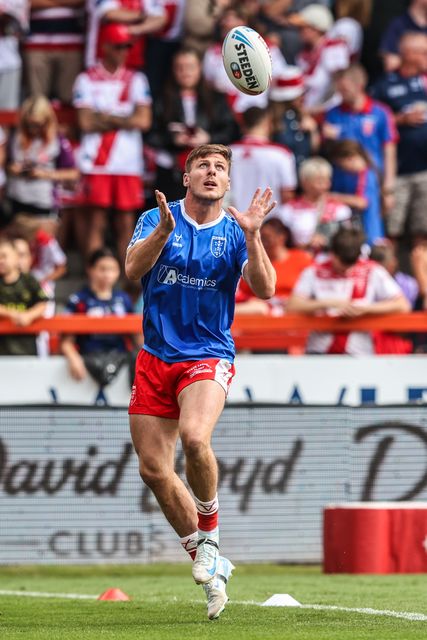 Tom Davies of Hull KR in the pre-game warm up during the Betfred Super League round 21 match Hull KR vs Castleford Tigers at Sewell Group Craven Park, Kingston upon Hull, United Kingdom, 9th August 2025

(Photo by Alfie Cosgrove/News Images)